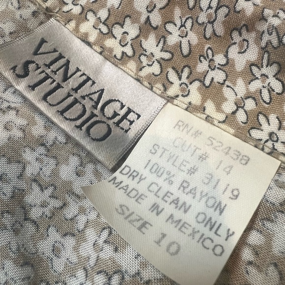 90’s Y2K Vintage studio Maxi dress size 10. Giving me all the “Friends” vibes - Picture 9 of 9